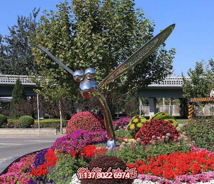 大型不銹鋼蜻蜓雕塑，給城市花園添彩
