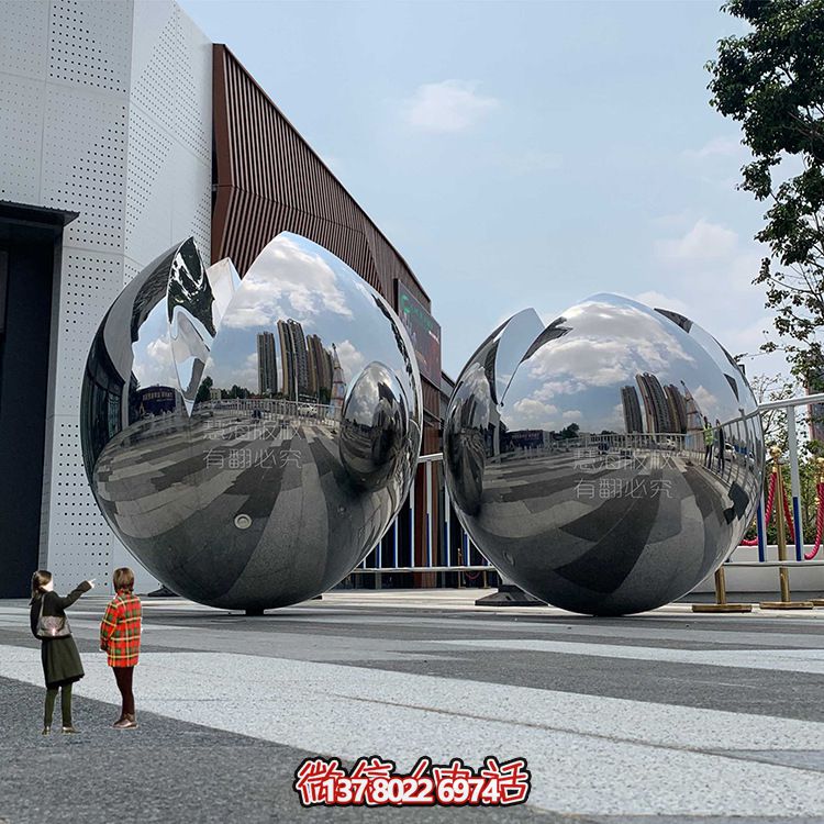 大型不銹鋼鏡面球體雕塑，為你的戶外空間增添獨特氣息