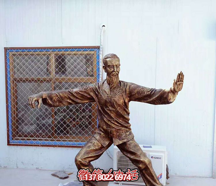 太極拳老人銅雕，讓景區(qū)更加精彩