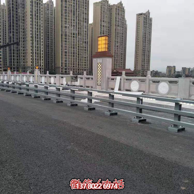 大理石護欄雕塑，為街道景觀帶來精美絕倫