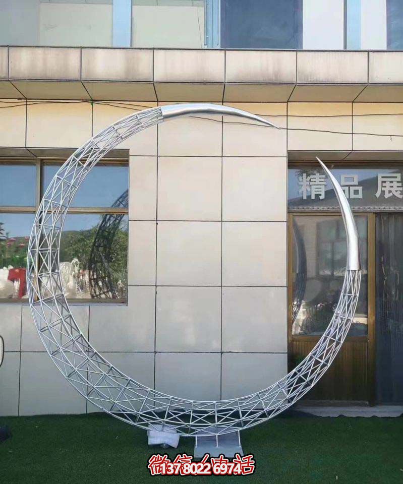 精致月亮雕塑，為您的別墅庭院增添美感