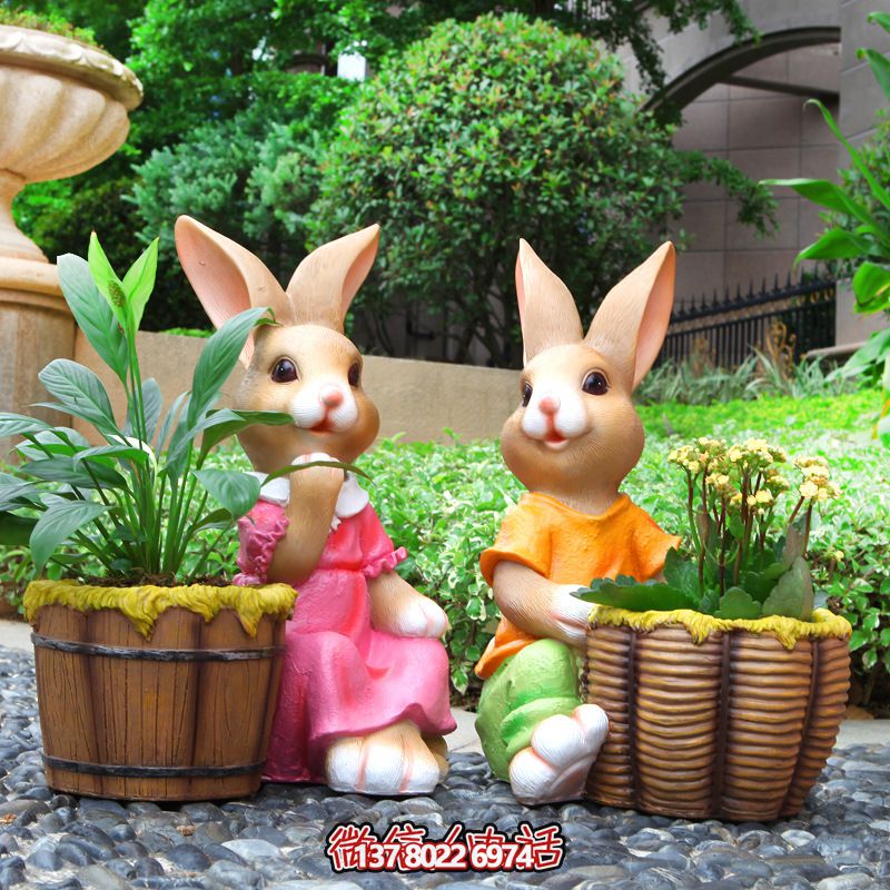 彩繪玻璃鋼兔子雕塑，點綴戶外公園裝飾