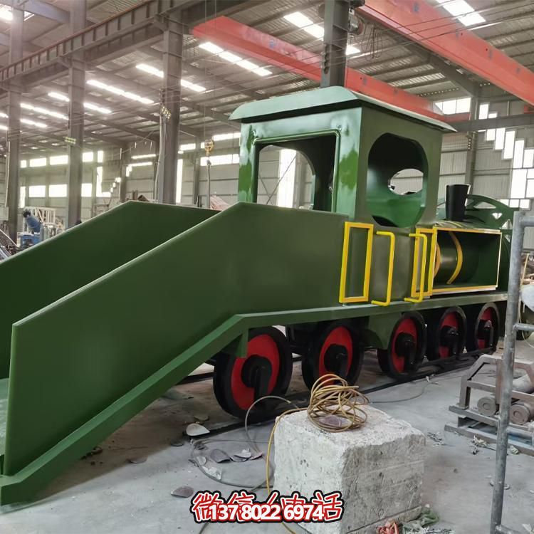 精致不銹鋼車頭雕塑，給游樂(lè)園增添時(shí)尚色彩