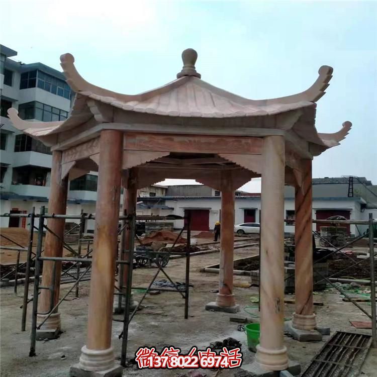 仿古涼亭，盡情欣賞晚霞染紅的美景