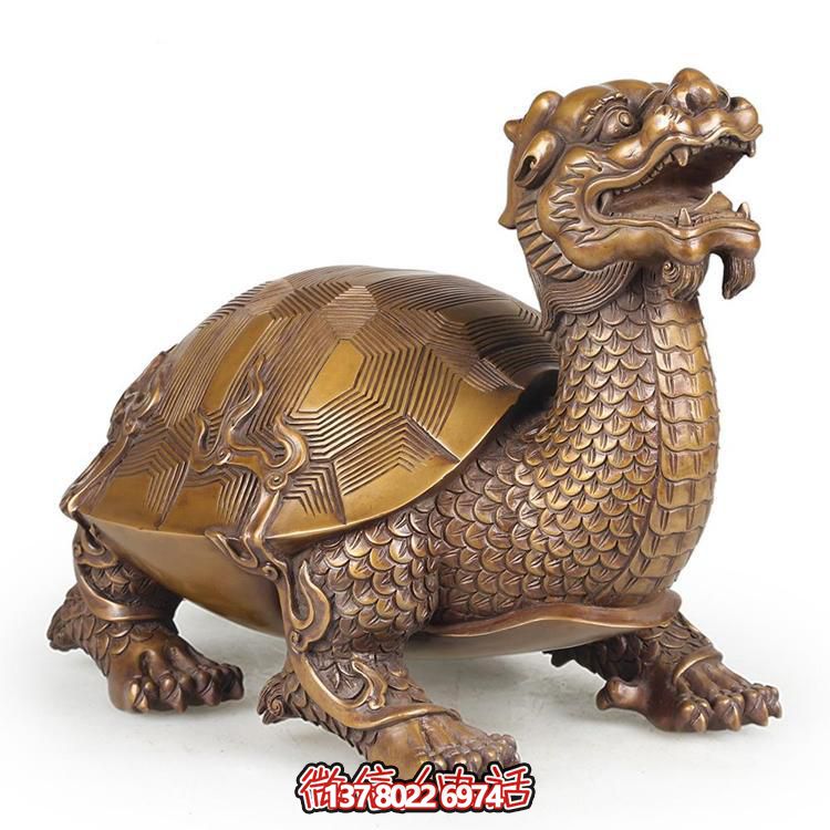 巨型銅雕龍龜雕塑，拙樸寺廟裝點