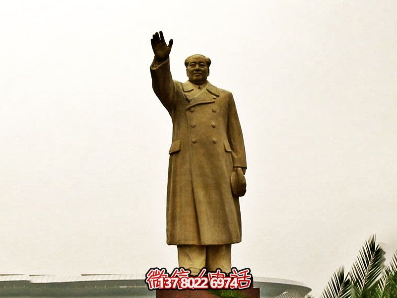 毛澤東偉人銅雕揮手，宣揚偉大精神！