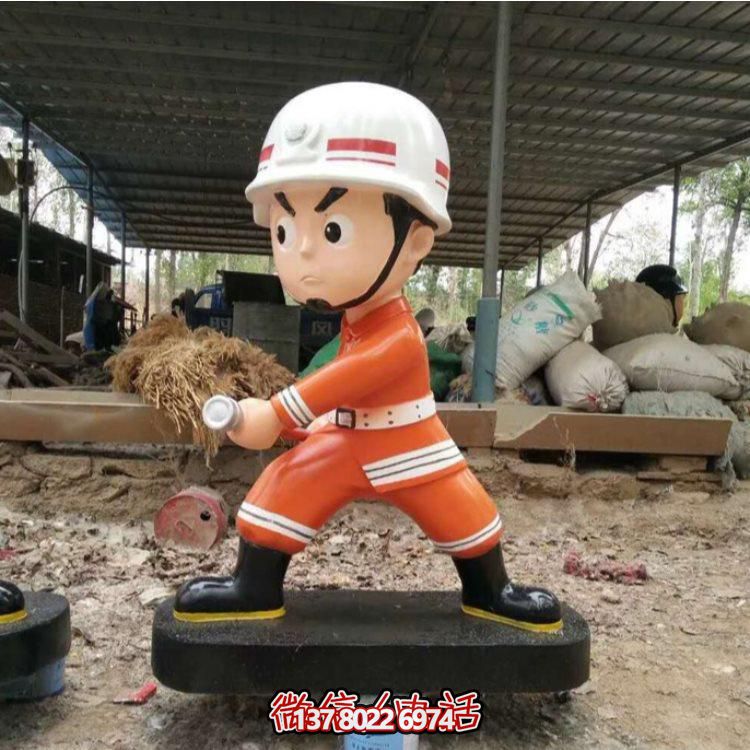 消防英雄銅雕塑像，為廣場添彩