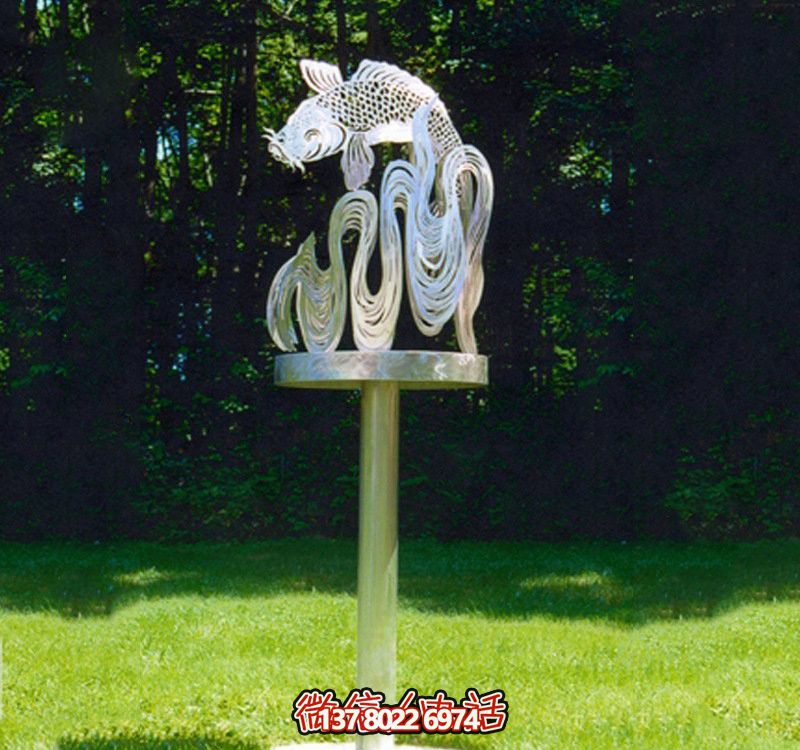 鏤空雕塑鯉魚，創(chuàng)意擺放公園裝飾