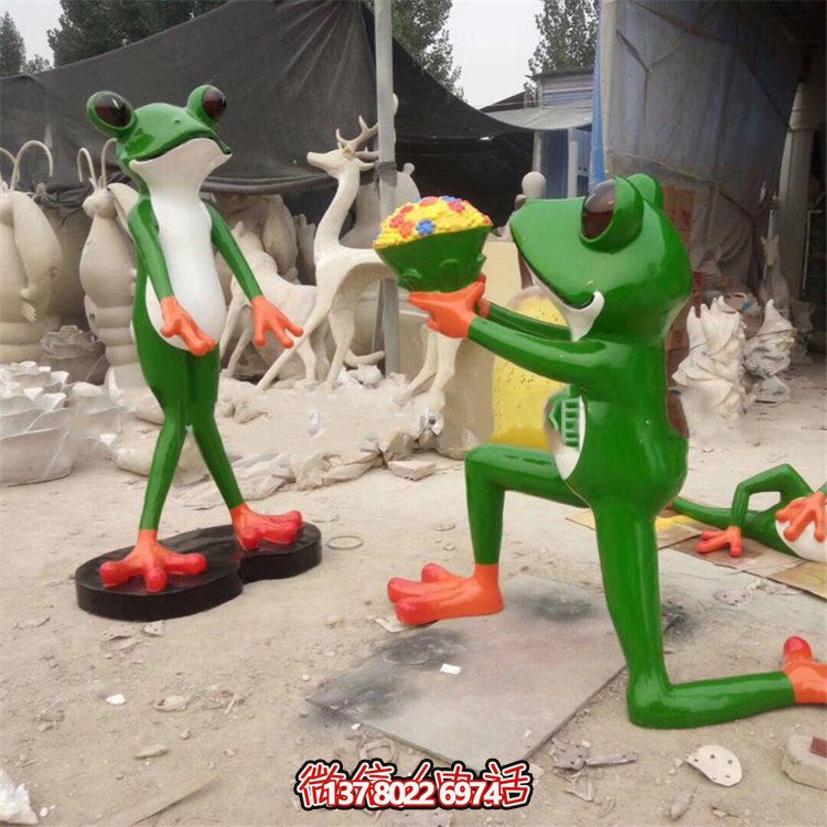 創(chuàng)意玻璃鋼青蛙雕塑，為景區(qū)帶來卡通新穎的景觀