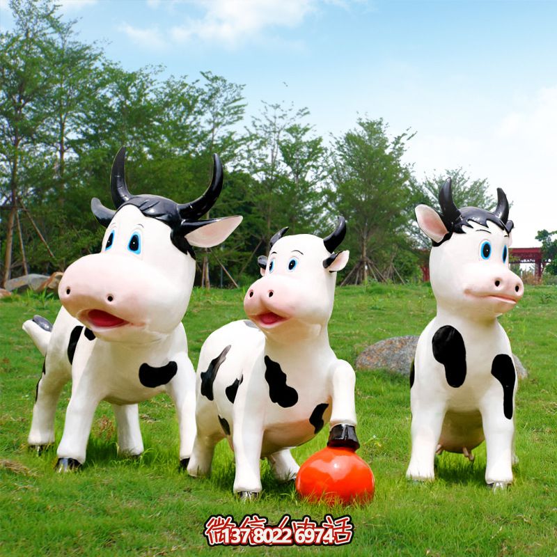 玩耍牛——玻璃鋼牧場(chǎng)雕塑