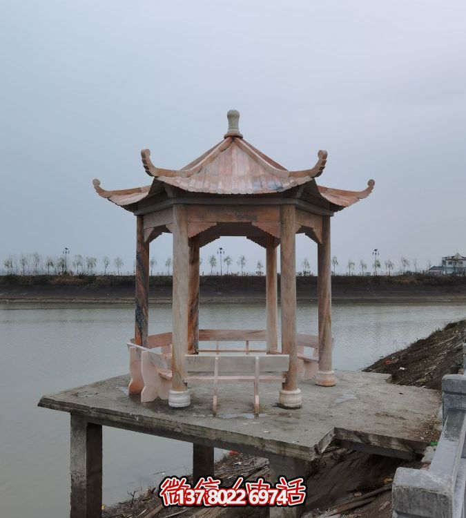 紅晚霞涼亭寧?kù)o戶外里的石雕美景