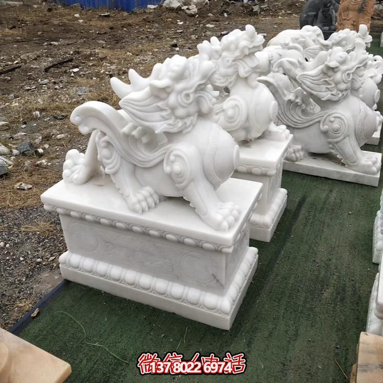 漢白玉貔貅雕塑，門口裝飾打造質感庭院