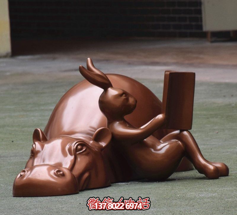 玻璃創意海馬雕塑，擺放于場內，點綴你的生活