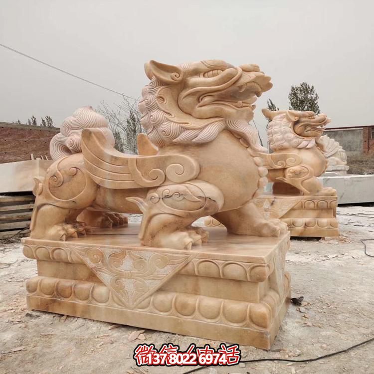 晚霞紅石雕戶(hù)外園林大型鎮(zhèn)宅招財(cái)貔貅雕塑