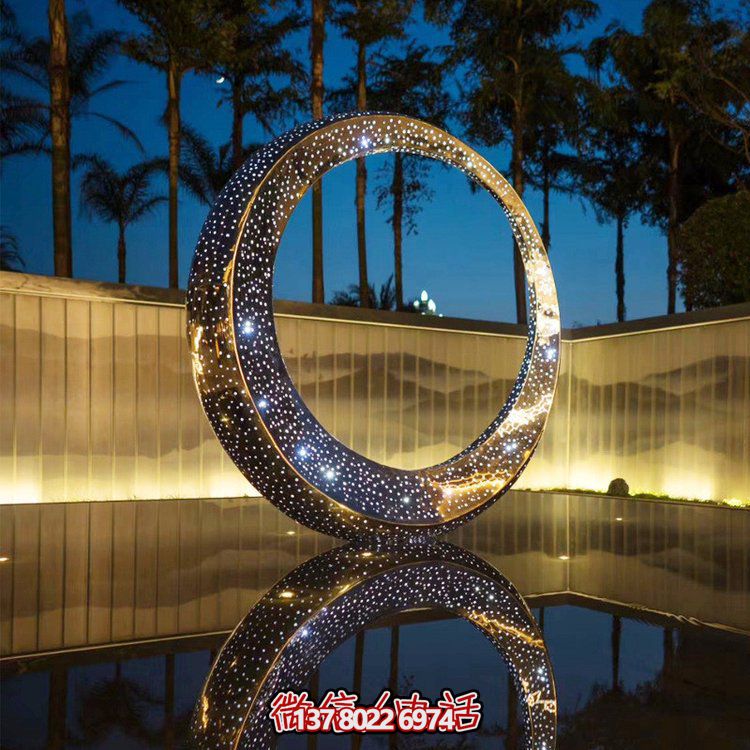 會(huì)所水池裝飾不銹鋼鏤空亮化圓環(huán)景觀雕塑